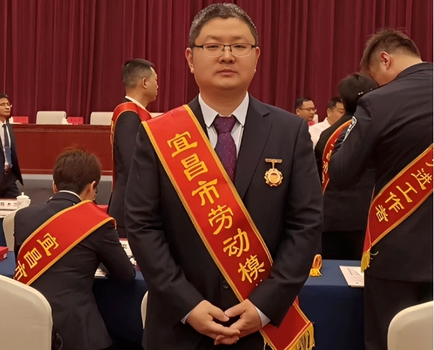 祝賀！微特工程師張艷波榮獲宜昌市“勞動(dòng)模范”稱(chēng)號(hào)