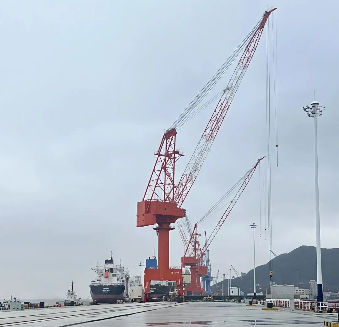 防碰撞1.jpg 船廠起重作業(yè)現(xiàn)場